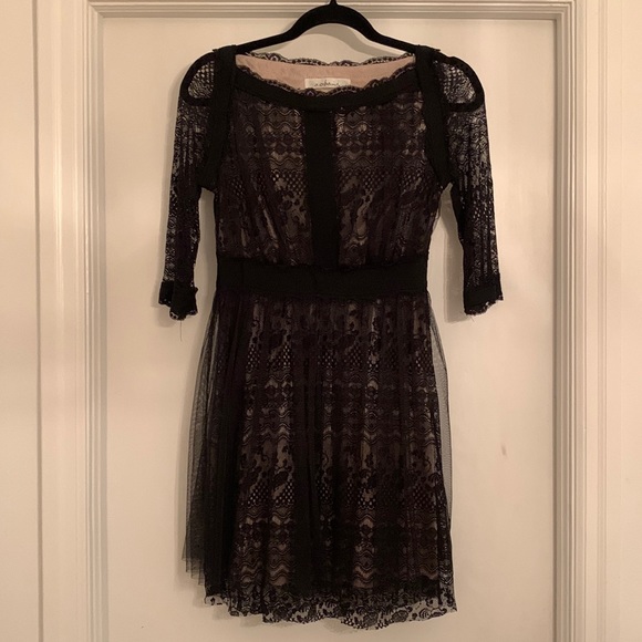 Stunning Lace Dress - Picture 1 of 1
